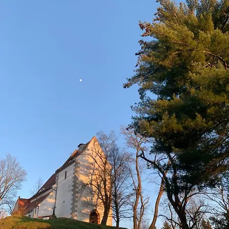 Auf Denkmalgeschuetztem Dreiseithof In Bei Grimma *