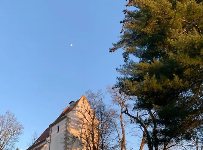 Auf Denkmalgeschuetztem Dreiseithof In Bei Grimma *